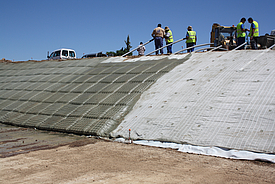 Befüllen der Incomat Flex Betonmatte mit Beton