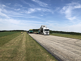 Asfaltado de carreteras con el compuesto SamiGrid® y uso de una máquina Term