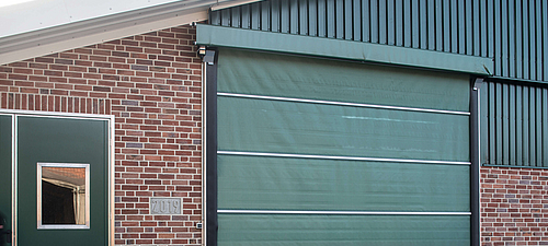 Puertas Lubratec® - Puerta seccional Stabitor - Solución fiable para el paso diario de vehículos grandes Lubratec Stabitor - puerta seccional para uso intensivo y gran capacidad de carga