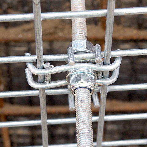 Componentes del sistema de barras de anclaje - Elementos protegidos contra la corrosión - Kit de construcción de gaviones Huesker Componentes del sistema de barras de anclaje - Componentes protegidos contra la corrosión - Gaviones Huesker