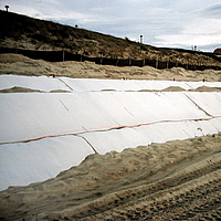 El geotextil Stabilenka protege los diques costeros de la erosión y las influencias medioambientales
